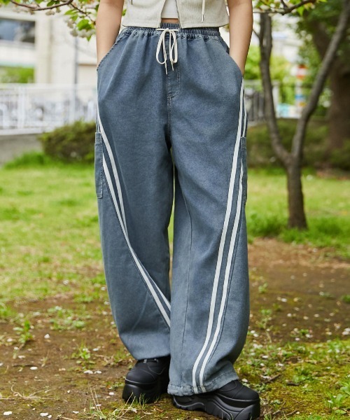 GORGE(ゴージ)の「《デニム×カーゴ×ライン》ワイドカーゴパンツ/ストリート/オールシーズン/全3色(カーゴパンツ・レディース・ブルー/サックスブルー/ブラック・F)」の1枚目の写真