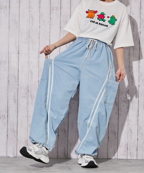 GORGE(ゴージ)の「《デニム×カーゴ×ライン》ワイドカーゴパンツ/ストリート/オールシーズン/全3色(カーゴパンツ・レディース・ブルー/サックスブルー/ブラック・F)」の9枚目の写真