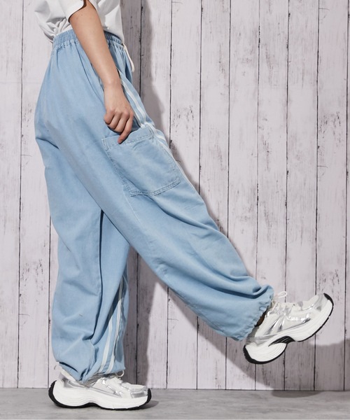GORGE(ゴージ)の「《デニム×カーゴ×ライン》ワイドカーゴパンツ/ストリート/オールシーズン/全3色(カーゴパンツ・レディース・ブルー/サックスブルー/ブラック・F)」の8枚目の写真