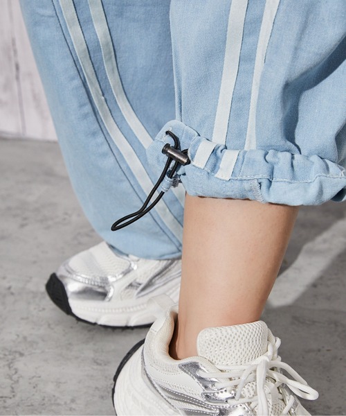 GORGE(ゴージ)の「《デニム×カーゴ×ライン》ワイドカーゴパンツ/ストリート/オールシーズン/全3色(カーゴパンツ・レディース・ブルー/サックスブルー/ブラック・F)」の13枚目の写真