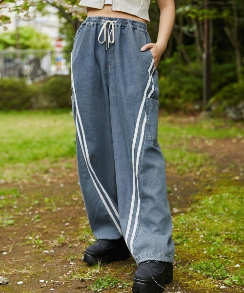 GORGE(ゴージ)の「《デニム×カーゴ×ライン》ワイドカーゴパンツ/ストリート/オールシーズン/全3色(カーゴパンツ・レディース・ブルー/サックスブルー/ブラック・F)」の19枚目の写真