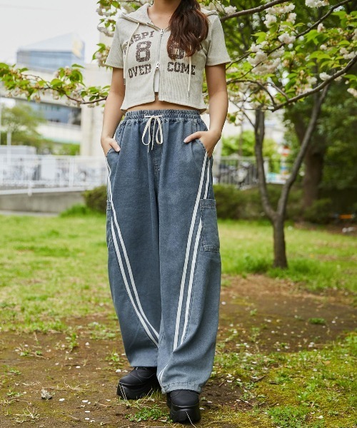 GORGE(ゴージ)の「《デニム×カーゴ×ライン》ワイドカーゴパンツ/ストリート/オールシーズン/全3色(カーゴパンツ・レディース・ブルー/サックスブルー/ブラック・F)」の20枚目の写真