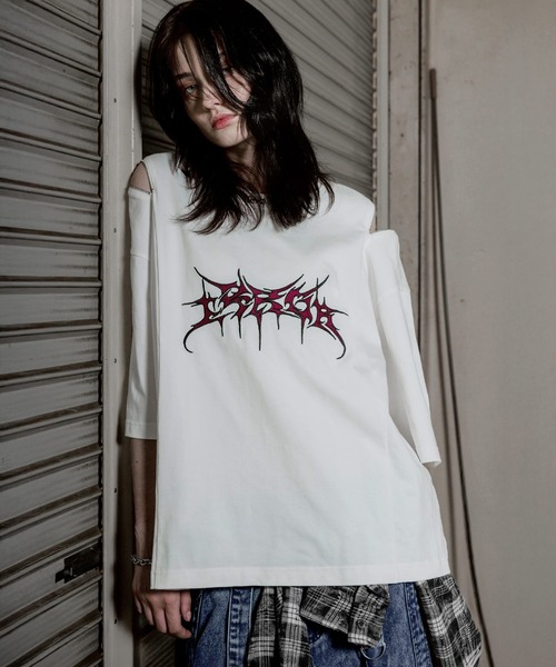 ERAR(エラー)の「【ERAR】ヴィンテージライクショルダーZIPトライバルロゴ刺繍Tシャツ(Tシャツ/カットソー・メンズ・ホワイト系1/ブラック系2/ブラック系1/ブラック/ホワイト系2・XL/L/M/S)」の2枚目の写真