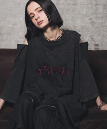 ERAR（エラー）の「【ERAR】ヴィンテージライクショルダーZIPトライバルロゴ刺繍Tシャツ（Tシャツ/カットソー）」