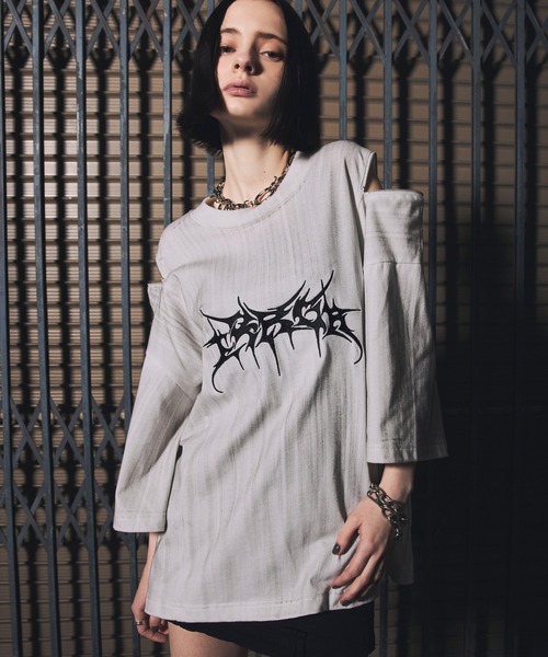 ERAR(エラー)の「【ERAR】ヴィンテージライクショルダーZIPトライバルロゴ刺繍Tシャツ(Tシャツ/カットソー・メンズ・ホワイト系1/ブラック系2/ブラック系1・XL/L/M/S)」の5枚目の写真