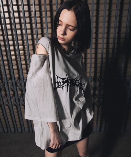 ERAR(エラー)の「【ERAR】ヴィンテージライクショルダーZIPトライバルロゴ刺繍Tシャツ(Tシャツ/カットソー・メンズ・ホワイト系1/ブラック系2/ブラック系1・XL/L/M/S)」の7枚目の写真