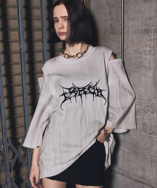 ERAR(エラー)の「【ERAR】ヴィンテージライクショルダーZIPトライバルロゴ刺繍Tシャツ(Tシャツ/カットソー・メンズ・ホワイト系1/ブラック系2/ブラック系1・XL/L/M/S)」の8枚目の写真