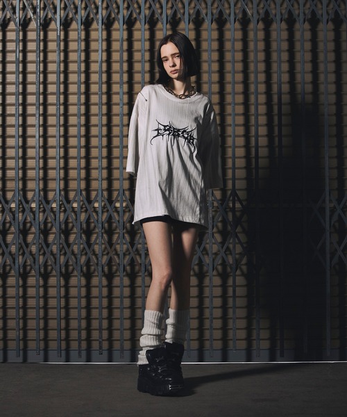 ERAR(エラー)の「【ERAR】ヴィンテージライクショルダーZIPトライバルロゴ刺繍Tシャツ(Tシャツ/カットソー・メンズ・ホワイト系1/ブラック系2/ブラック系1・XL/L/M/S)」の10枚目の写真