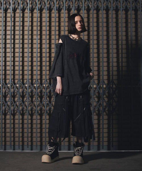 ERAR(エラー)の「【ERAR】ヴィンテージライクショルダーZIPトライバルロゴ刺繍Tシャツ(Tシャツ/カットソー・メンズ・ホワイト系1/ブラック系2/ブラック系1・XL/L/M/S)」の22枚目の写真