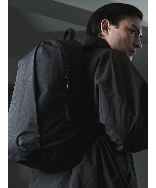 WEXLEY(ウェクスレイ)の「STEM / 20L Daypack Crinckle Nylon(ビジネスバッグ・メンズ・ブラック・ONE SIZE)」の16枚目の写真