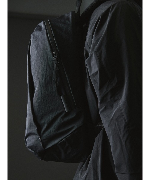 WEXLEY(ウェクスレイ)の「STEM / 20L Daypack Crinckle Nylon(ビジネスバッグ・メンズ・ブラック・ONE SIZE)」の15枚目の写真