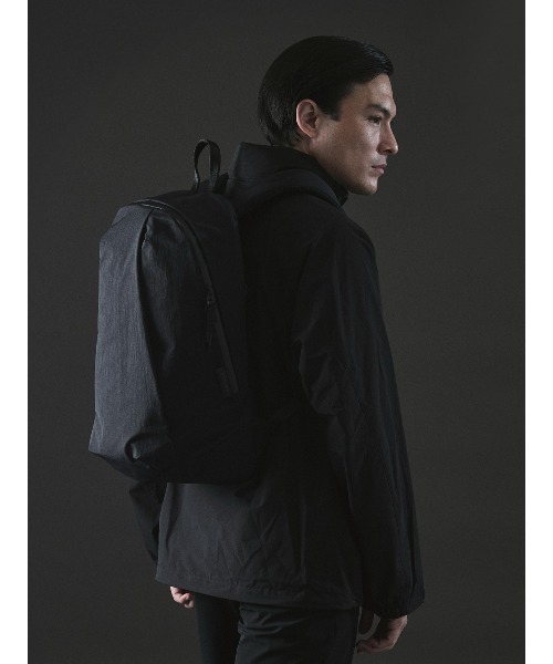 WEXLEY(ウェクスレイ)の「STEM / 20L Daypack Crinckle Nylon(ビジネスバッグ・メンズ・ブラック・ONE SIZE)」の12枚目の写真