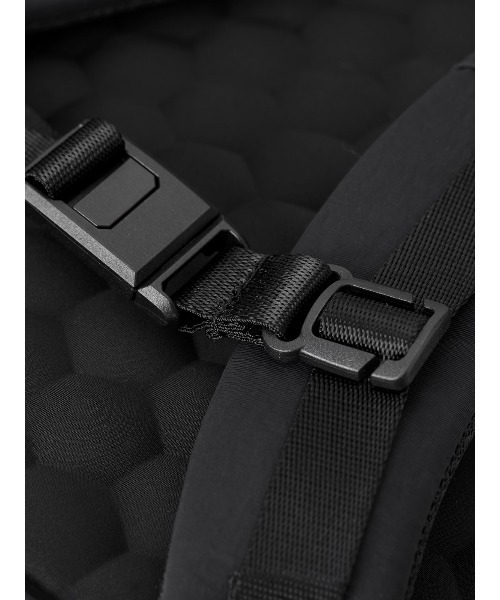 WEXLEY(ウェクスレイ)の「STEM / 20L Daypack Crinckle Nylon(ビジネスバッグ・メンズ・ブラック・ONE SIZE)」の6枚目の写真