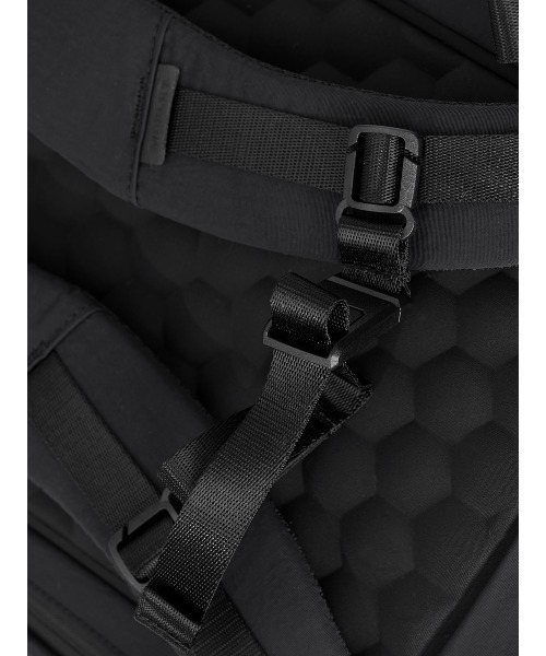 WEXLEY(ウェクスレイ)の「STEM / 20L Daypack Crinckle Nylon(ビジネスバッグ・メンズ・ブラック・ONE SIZE)」の5枚目の写真