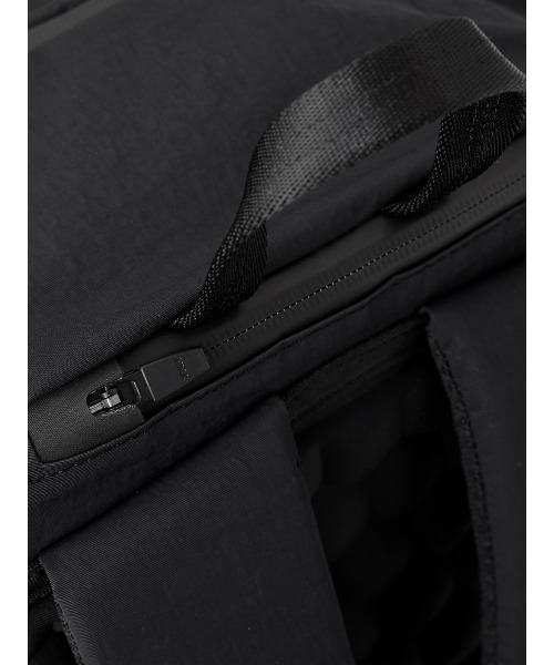 WEXLEY(ウェクスレイ)の「STEM / 20L Daypack Crinckle Nylon(ビジネスバッグ・メンズ・ブラック・ONE SIZE)」の3枚目の写真