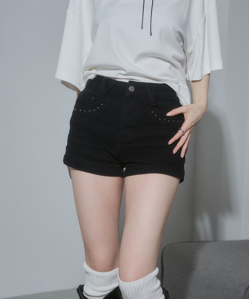 ENVYM(アンビー)の「スタッズコンパクトショートパンツ(その他パンツ・レディース・ブラック/カーキ・MEDIUM/SMALL)」の5枚目の写真