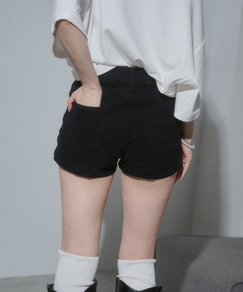 ENVYM(アンビー)の「スタッズコンパクトショートパンツ(その他パンツ・レディース・ブラック/カーキ・MEDIUM/SMALL)」の6枚目の写真