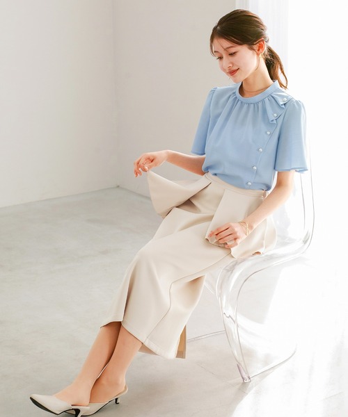 WHITE JOOLA(ホワイトジョーラ)の「【 着るだけで華やぐ 】 サマーメランジクロス・アシメフリルパールブラウス(シャツ/ブラウス・レディース・ホワイト/サックスブルー/グレイッシュベージュ・L/M/S)」の10枚目の写真