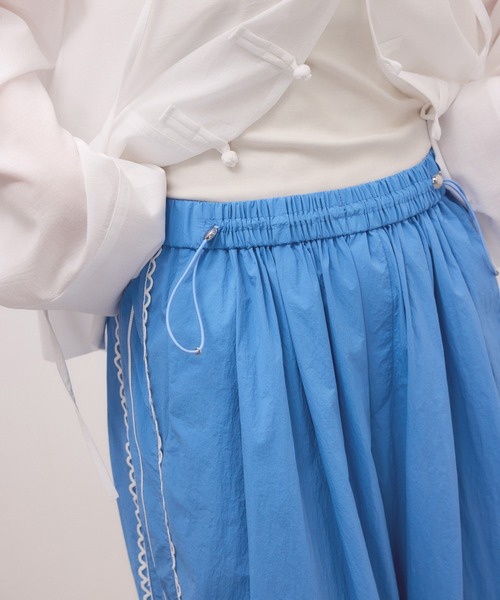 ADAM ET ROPE'（アダムエロペ）の「【サステナブル】サイドレース撥水ナイロンパンツ（その他パンツ・レディース・ベージュ系その他/ブラック/ブルー・38/36）」の21枚目の写真