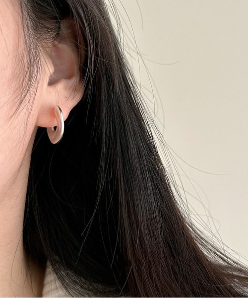 LA VORAGINE(ラ ヴォラジネ)の「マットハーフリングピアス レディース シンプル トレンド(ピアス(両耳用)・レディース・シルバー・FREE)」の4枚目の写真