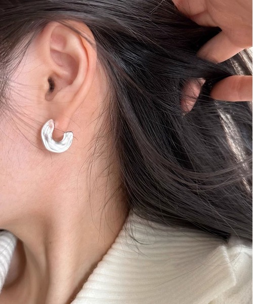 LA VORAGINE(ラ ヴォラジネ)の「マットハーフリングピアス レディース シンプル トレンド(ピアス(両耳用)・レディース・シルバー・FREE)」の2枚目の写真