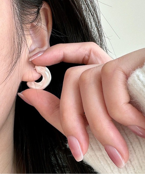 LA VORAGINE(ラ ヴォラジネ)の「マットハーフリングピアス レディース シンプル トレンド(ピアス(両耳用)・レディース・シルバー・FREE)」の3枚目の写真