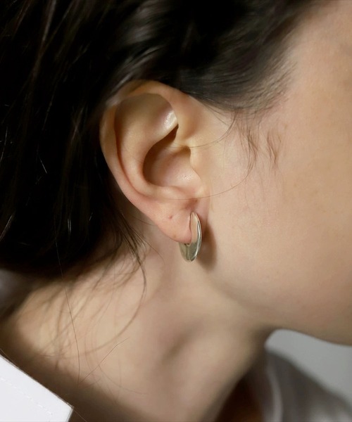 LA VORAGINE(ラ ヴォラジネ)の「マットハーフリングピアス レディース シンプル トレンド(ピアス(両耳用)・レディース・シルバー・FREE)」の6枚目の写真