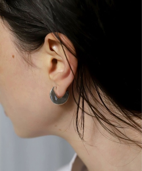 LA VORAGINE(ラ ヴォラジネ)の「マットハーフリングピアス レディース シンプル トレンド(ピアス(両耳用)・レディース・シルバー・FREE)」の7枚目の写真