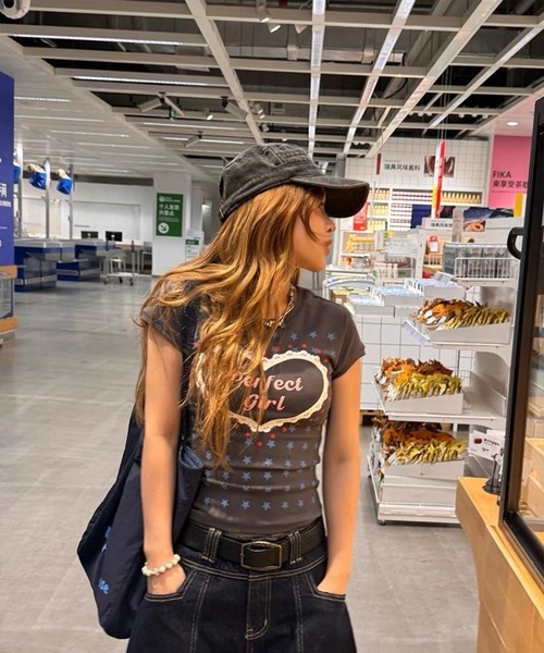 AsheKsha(アシクシャ)の「星柄フルプリントショルダーパッド半袖Tシャツ(Tシャツ/カットソー・レディース・グレー・M)」の4枚目の写真