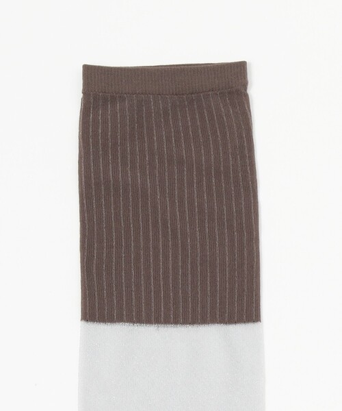 Ray BEAMS(レイビームス)の「配色 ラメシアー ソックス(ソックス/靴下・レディース・シルバー/ワイン・ONE SIZE)」の4枚目の写真