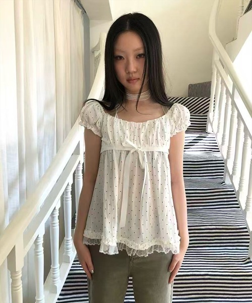 STAY MOTION（ステイモーション）の「【WEB限定】レースチョーカー付きドット柄ブラウス［骨格ウェーブ／ガーリー／フェミニン／韓国ファッション］（シャツ/ブラウス・レディース・オフホワイト/ブラック・F）」の2枚目の写真