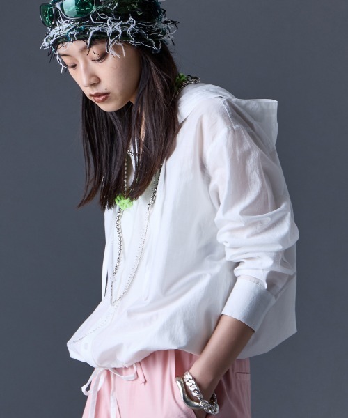 GEVS.（ジェイヴィス）の「シアーパーカーシャツ＜大きいサイズ有＞GEVS.（シャツ/ブラウス・レディース・ブラック/オフホワイト・M/3L/5L/4L/LL/L）」の2枚目の写真