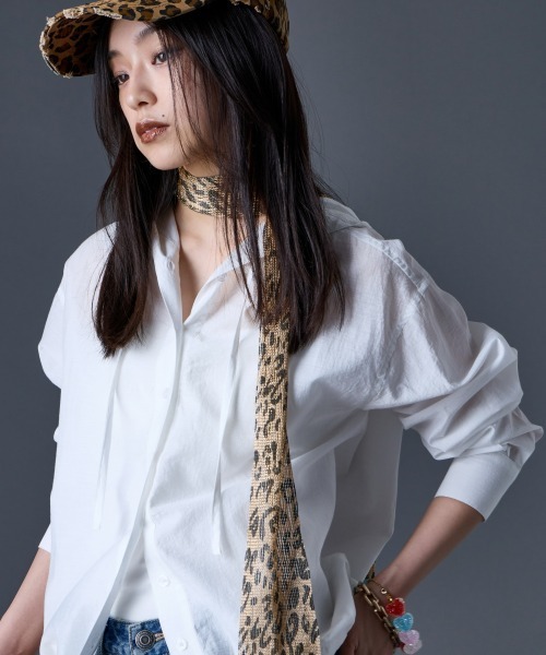 GEVS.（ジェイヴィス）の「シアーパーカーシャツ＜大きいサイズ有＞GEVS.（シャツ/ブラウス・レディース・ブラック/オフホワイト・M/3L/5L/4L/LL/L）」の21枚目の写真