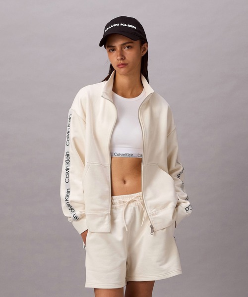 Calvin Klein（カルバン・クライン）の「ロゴテープフルシップジャケット（スウェット・レディース・オフホワイト/ネイビー・XS/M/S）」の2枚目の写真