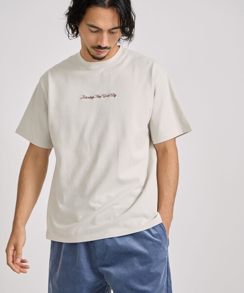 Saturdays NYC（サタデーズ ニューヨークシティ ）の「Pique Logo Standard SS Tee（Tシャツ/カットソー・メンズ・キナリ/ワイン/ブラック・L/M/S）」の2枚目の写真