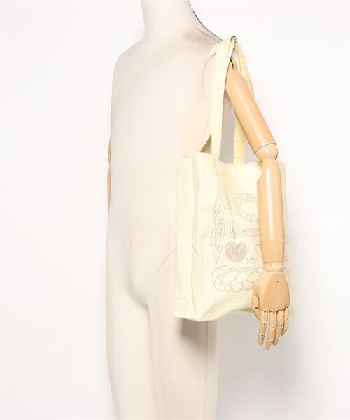 A.P.C.（アーペーセー）の「TOTE BOULANGERIE/ブーランジェリー トートバッグ（トートバッグ・メンズ・イエロー・ONESIZE）」の4枚目の写真