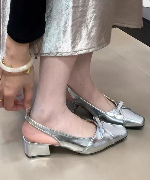 shoes365(シューズスリーシックスファイヴ)の「SHOES 365リボン スクエアトゥ バックストラップ 太ヒール サンダルパンプス (SS)(パンプス・レディース・アイボリー/シルバー・23.0cm/23.5cm/24.0cm/24.5cm)」の1枚目の写真