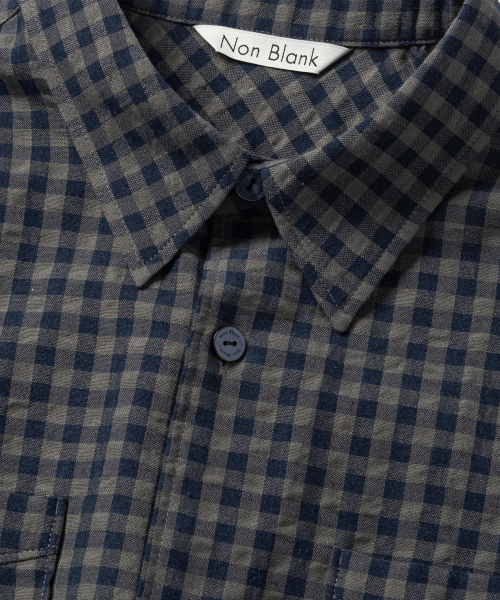 NONBLANK(ノンブランク)の「ギンガムチェッククロップHSシャツ_KHAKI BLUE(シャツ/ブラウス・メンズ・カーキ・SMALL/MEDIUM/LARGE/X-LARGE)」の4枚目の写真