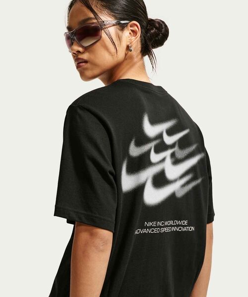 NIKE(ナイキ)の「ナイキ スポーツウェア クラシック ウィメンズ ルーズ Tシャツ / Nike Sportswear Classic Women's Loose T-Shirt IM6412-010 Black(Tシャツ/カットソー・レディース・ブラック・L/XL/XS/S/M)」の5枚目の写真