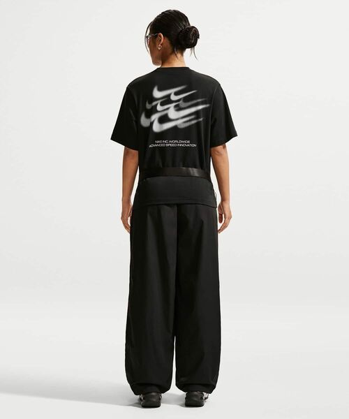 NIKE(ナイキ)の「ナイキ スポーツウェア クラシック ウィメンズ ルーズ Tシャツ / Nike Sportswear Classic Women's Loose T-Shirt IM6412-010 Black(Tシャツ/カットソー・レディース・ブラック・L/XL/XS/S/M)」の3枚目の写真