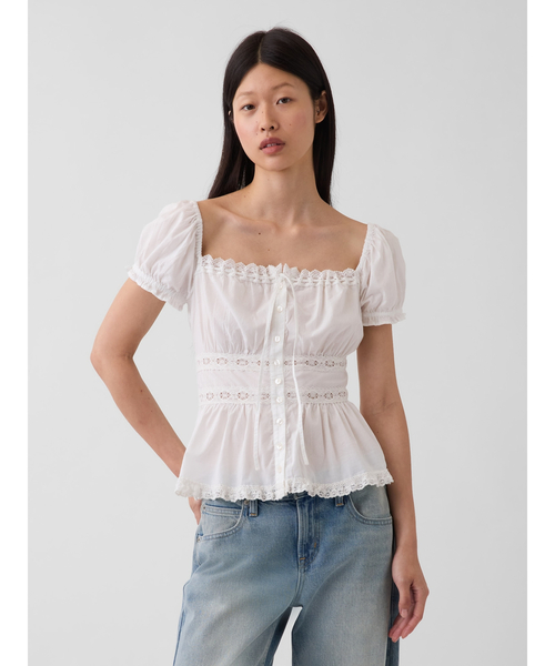 GAP(ギャップ)の「スクエアネック レーストリミング ペプラムトップス(シャツ/ブラウス・レディース・ホワイト・XXS/XS/S/M/L)」の1枚目の写真