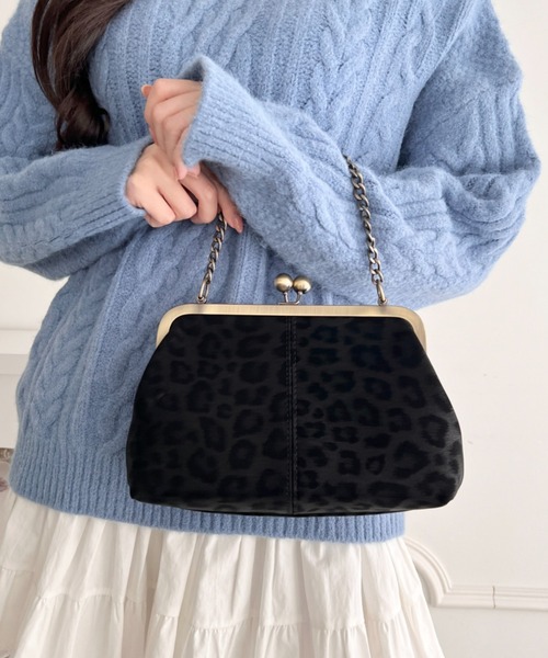 Loueme(ルエム)の「【クロコ・レオパード】ヴィンテージライク2WAYがま口バッグ(ハンドバッグ・レディース・ブラック系その他/グレイッシュベージュ/ブラック/ブラウン系その他/アイボリー・FREE)」の3枚目の写真