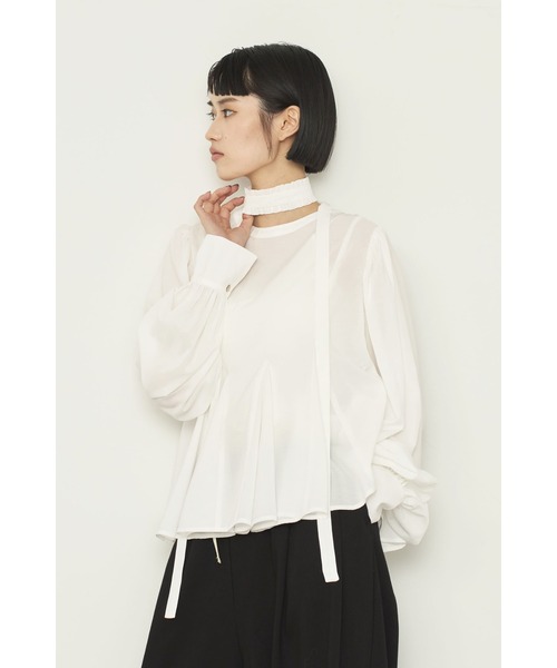 Limue(リミュ)の「【前後着用可能】チョーカー付きフレアブラウス(シャツ/ブラウス・レディース・グレー/テラコッタ/オフホワイト・FREE)」の1枚目の写真