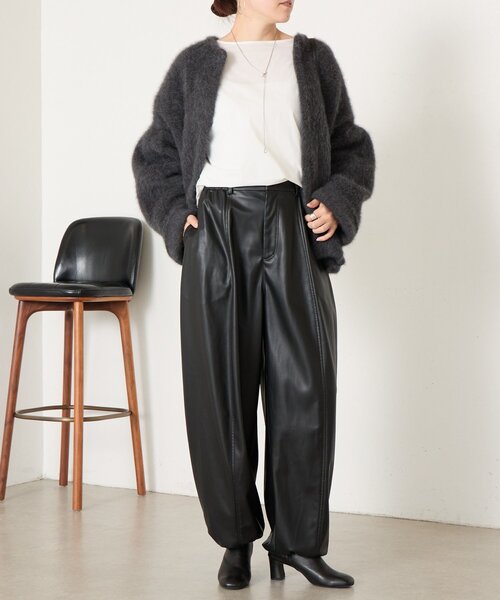 BEARDSLEY(ビアズリー)の「《ZOZO先行予約開始》フェイクレザーバレルパンツ(その他パンツ・レディース・ブラック・1/0)」の7枚目の写真