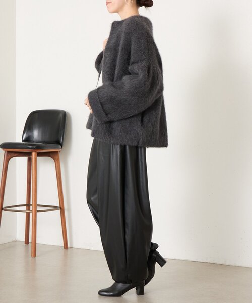 BEARDSLEY(ビアズリー)の「《ZOZO先行予約開始》フェイクレザーバレルパンツ(その他パンツ・レディース・ブラック・1/0)」の6枚目の写真