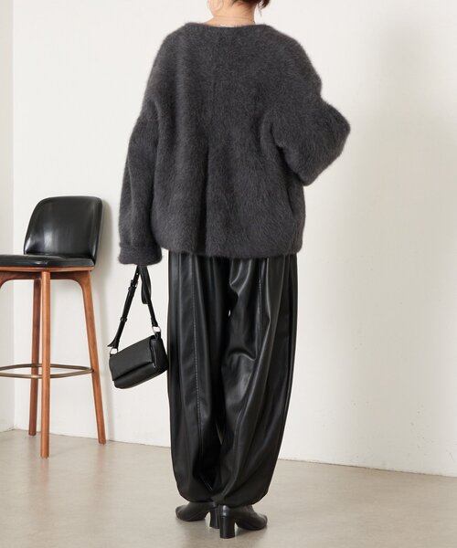 BEARDSLEY(ビアズリー)の「《ZOZO先行予約開始》フェイクレザーバレルパンツ(その他パンツ・レディース・ブラック・1/0)」の5枚目の写真
