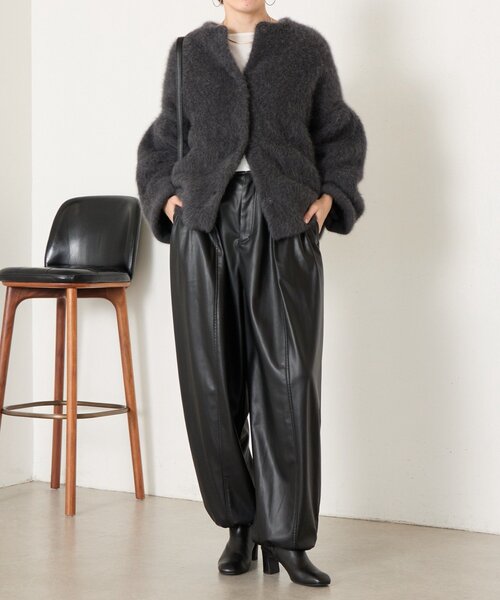 BEARDSLEY(ビアズリー)の「《ZOZO先行予約開始》フェイクレザーバレルパンツ(その他パンツ・レディース・ブラック・1/0)」の3枚目の写真