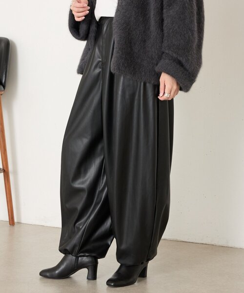 BEARDSLEY(ビアズリー)の「《ZOZO先行予約開始》フェイクレザーバレルパンツ(その他パンツ・レディース・ブラック・1/0)」の19枚目の写真
