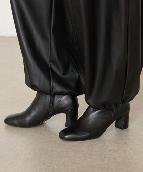 BEARDSLEY(ビアズリー)の「《ZOZO先行予約開始》フェイクレザーバレルパンツ(その他パンツ・レディース・ブラック・1/0)」の16枚目の写真