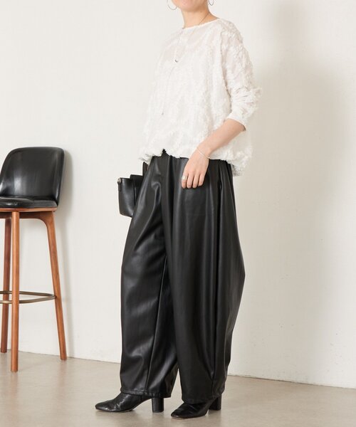 BEARDSLEY(ビアズリー)の「《ZOZO先行予約開始》フェイクレザーバレルパンツ(その他パンツ・レディース・ブラック・1/0)」の14枚目の写真